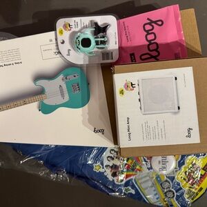 Loog / Fender Kids Guitar Aqua : incl accessories & Beatles Travel Backpack